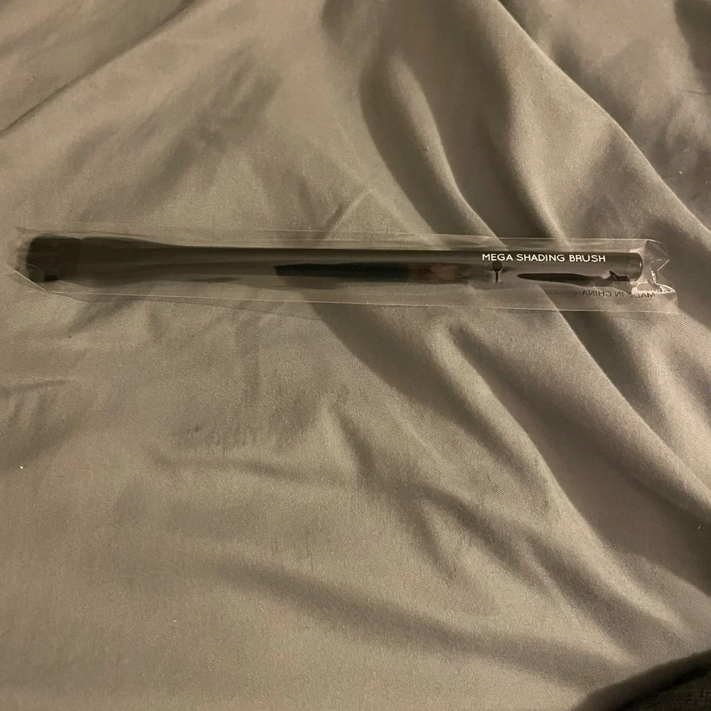 NIB WingMe Cosmetics mega shading brush 13